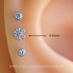 Labret Push Pin Titânio Flor Zircônias - Imagem 2