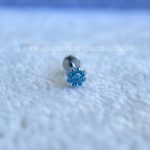 Labret Rosca Interna Titânio Flor Zircônias Azul - Imagem 4