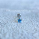 Labret Push Pin Titânio Flor Zircônias Azul - Imagem 5